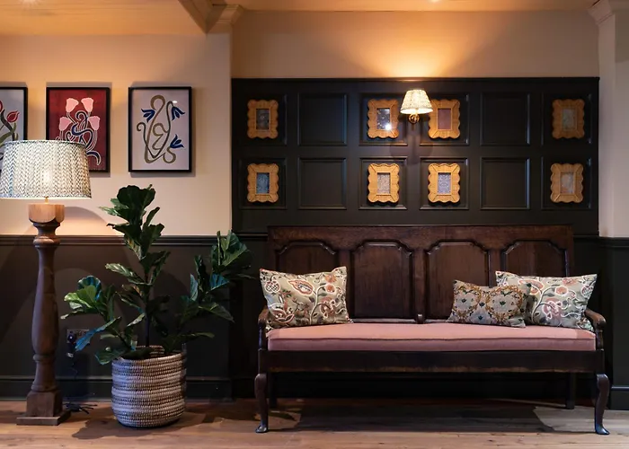 The Potters Heron - A Heartwood Inn